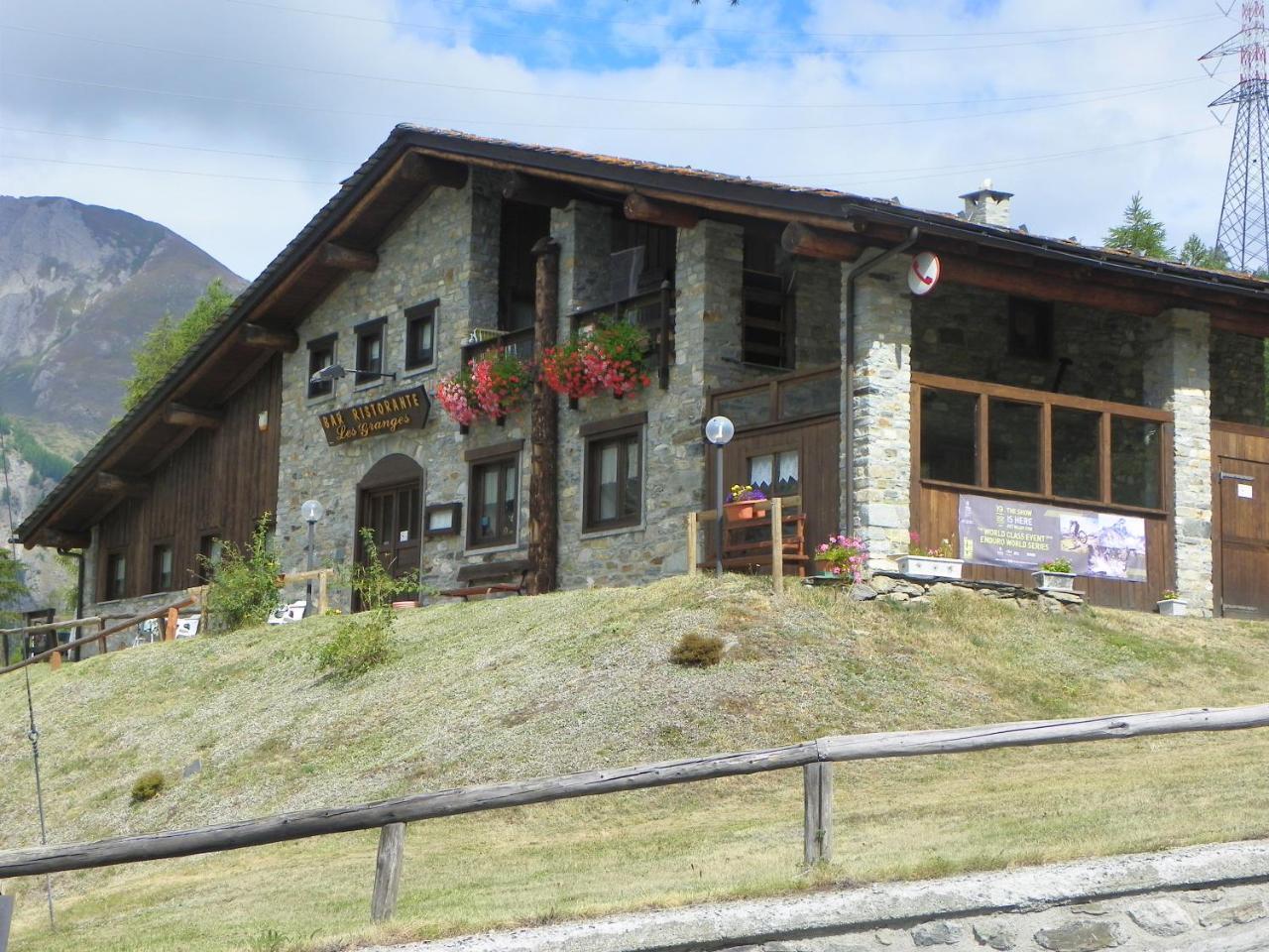Hotel Les Granges ラ・トゥイール エクステリア 写真